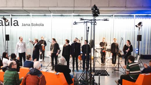 Záznam koncertu premiér studentů katedry skladby HAMU „Augenblick“ z kompoziční třídy Michala Rataje (Franek, Herman, Kotík), Luboše Mrkvičky (Horváth, Gažmerčík) a Michala Nejtka (Janoušek)