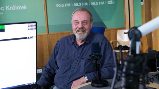 Jan Lašek ve studiu Českého rozhlasu Hradec Králové
