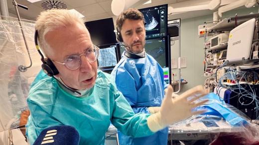 Kardiolog Petr Neužil (vlevo) si práci s novým nástrojem pochvaluje