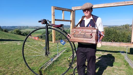 Sběratel kol a flašinetář František Uhlíř