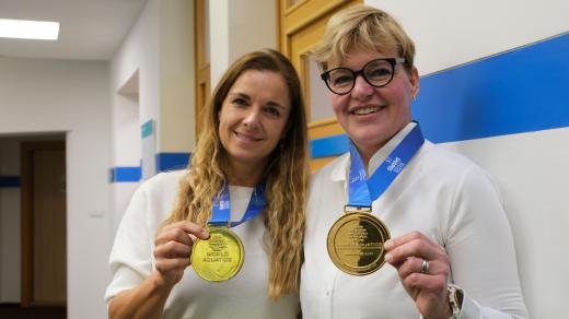 Šárka Kratěnová a Marie Makovská ve studiu Českého rozhlasu Hradec Králové