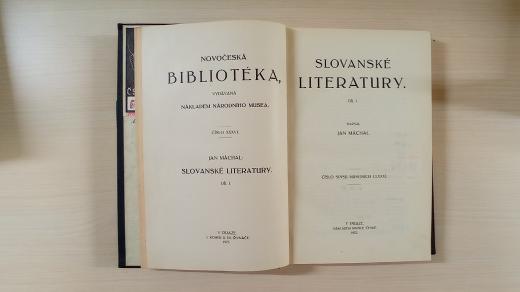 První díl Máchalovy syntetické trilogie o slovanských literaturách