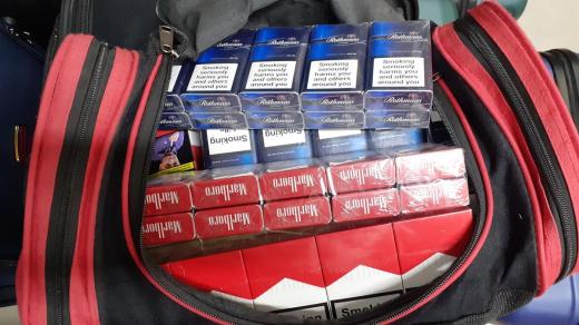 Neznačené cigarety, zahřívaný tabák i náplně do elektronických cigaret zadrželi karlovarští celníci