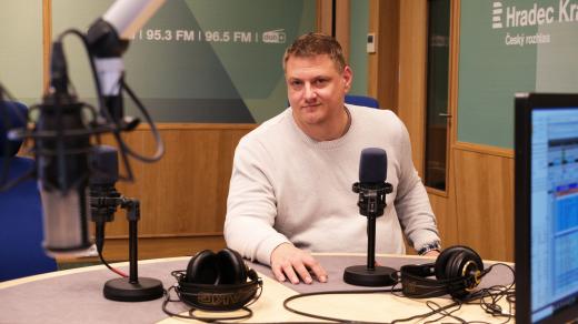 Ondřej Krotil ve studiu Českého rozhlasu Hradec Králové