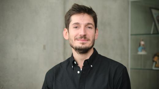 Dětský lékař na nemocniční pohotovosti Cyril Matějka, který pediatrii glosuje na Instagramu, kde vystupuje jako Cyril Děckař