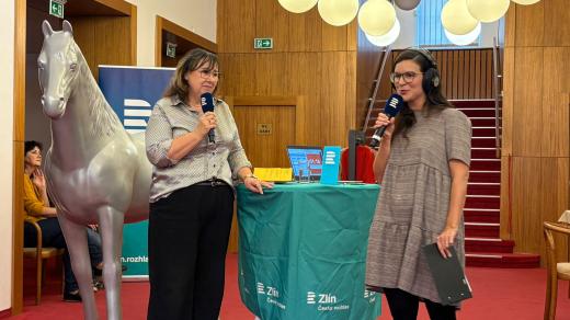 Vysílání Českého rozhlasu Zlín ze Slováckého divadla v Uherském Hradišti, Markéta Macháčková a ředitelka divadla Libuše Habartová