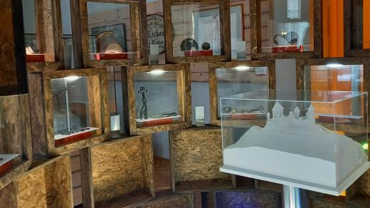 Expozice ve frenštátském muzeu má tvar hradní věže a připomíná historii Šostýna