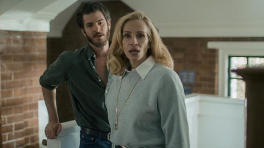 Andrew Garfield a Julia Roberts ve snímku Obvinění