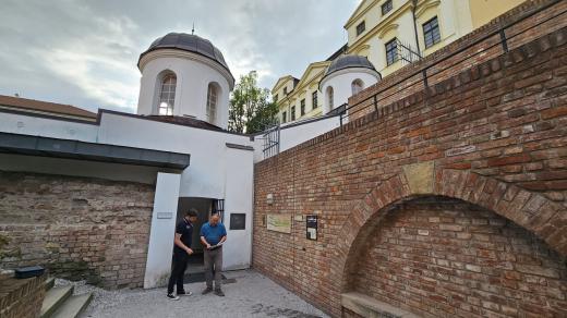 Další vězení v historickém centru Hradce a legendární Biřická branka