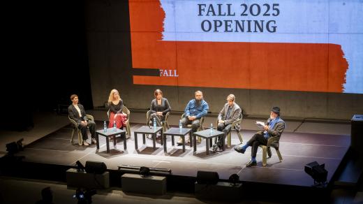 DOX FALL Opening: Zleva Sofija Andruchovičová, Jemimah Steinfeldová, Radka Denemarková, Badiucao, Daniel Kehlmann a Alberto Manguel