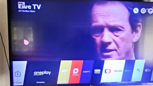 Různí provideři dnes nabízejí rovněž příjem televizních programů přes internet