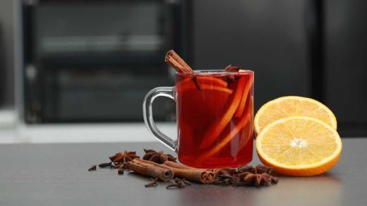 Horký cider s kořením