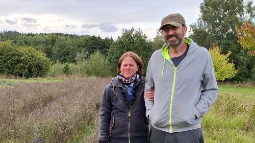 Karolína Josková a Dan Navrátil pod Blaníkem založili rodinnou bylinnou BIO farmu Herba Roja