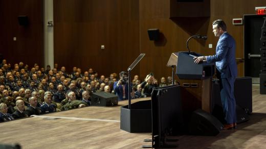 Americký ministr obrany Pete Hegseth během projevu na základně námořní pěchoty v Quanticu