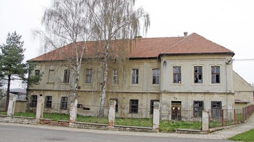 Zámek v Želči na Táborsku v roce 2014 před demolicí