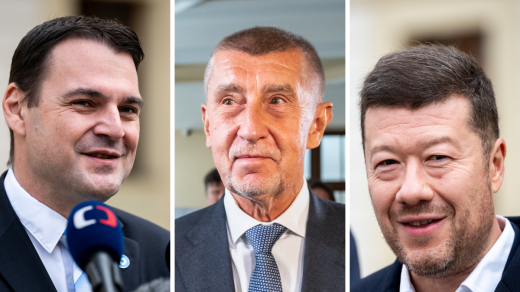 Předsedové tří stran, které vyjednávají o vládě. Zleva Petr Macinka (Motoristé sobě), Andrej Babiš (ANO) a Tomio Okamura (SPD)