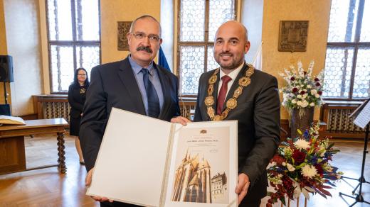 Profesor Jiří Ferda a primátor Roman Zarzycký