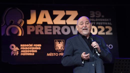 Moderátor a dramaturg Československého jazzového festivalu Aleš Benda
