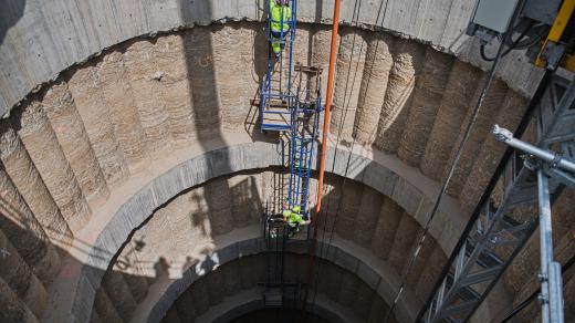 Štola zatím měří zhruba sto metrů, postupně se rozšíří téměř na kilometr