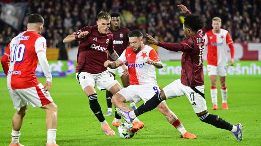 Duel Sparty se Slavií nabídl v 11. kole Chance ligy plno tvrdých soubojů