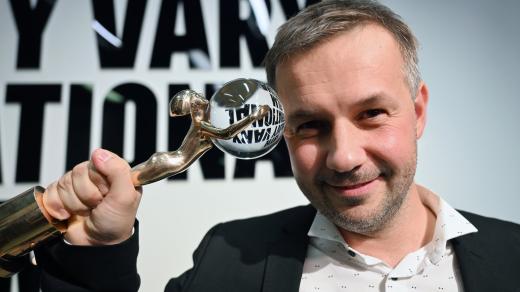 Režisér Miro Remo s Křišťálovým glóbem