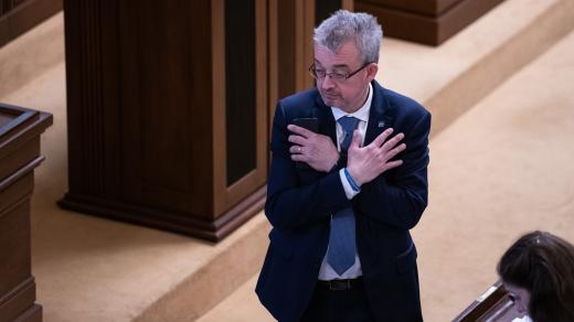 Marek Benda signalizuje zamítavý postoj klubu ODS v Poslanecké sněmovně.