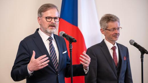 Premiér Petr Fiala (vlevo) a předseda Senátu Miloš Vystrčil (oba ODS) na tiskové konferenci po setkání prezidenta s nejvyššími ústavními činiteli