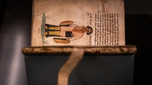 Kosmas, který se podle vlastního záznamu narodil v roce 1045, latinskou kroniku začal psát na konci druhého desetiletí 12. století, když mu bylo skoro 80 let