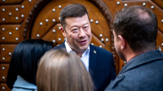 Předseda hnutí SPD Tomio Okamura při příchodu na programové jednání mezi ANO, SPD a Motoristy