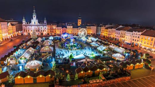 Adventní městečko na náměstí Přemysla Otakara II. v Českých Budějovicích