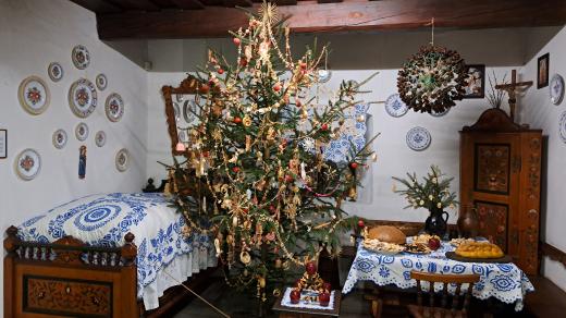 Chalupy v Přerově nad Labem jsou svátečně nazdobené