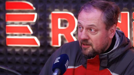 Pozvání do speciálního vysílání Radiožurnálu na Národní třídě přijal Radoslav Števčík, účastník demonstrace 16. listopadu 1989 v Bratislavě