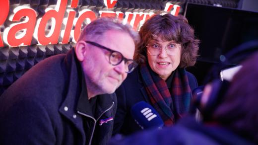 Pozvání do speciálního vysílání Radiožurnálu na Národní třídě přijali historici Michal Stehlík a Dagmar Hájková