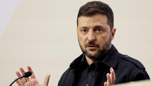 Ukrajinský prezident Volodymyr Zelenskyj hovoří s dánskou premiérkou Mette Frederiksenovou v Kodani v Dánsku, 2. října 2025