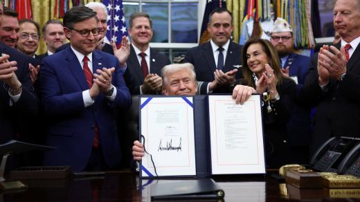 Americký prezident Donald Trump podepsal návrh zákona, který plně obnovuje financování vládních úřadů