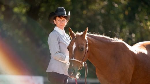 Petra Jedličková zřídila u svého domu v Jiřicích koňský Amazing Ranch