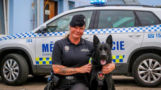 Psovodka českobudějovické městské policie Jaroslava Mrkosová a německý ovčák Maverick