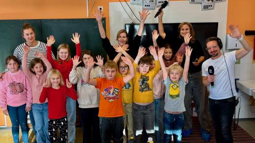 Jak se žije ve Vesnici roku Královéhradeckého kraje? Rozhlasový přenos z Bezděkova nad Metují