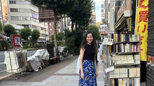 Překladatelka z češtiny do japonštiny Minami Toyoshima v tokijské čtvrti Jimbocho