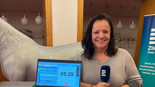 Vysílání Českého rozhlasu Zlín ze Slováckého divadla v Uherském Hradišti, nápověda Jitka Janečková