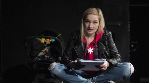 Karolína Šafránková na zkoušce scénického čtení hry Wolframa Hölla My jsme tři