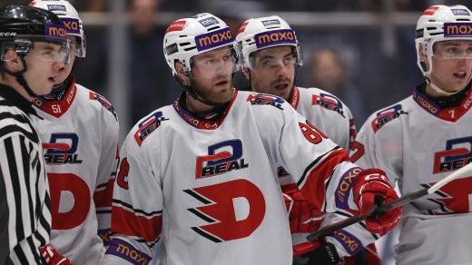 Jan Stránský (PCB) se raduje z gólu na 2:5 v dohrávaném utkání 17. kola Maxa ligy RI Okna Berani Zlín - HC Dynamo Pardubice "B" 2:5, které se hrálo 30. října 2025 ve Zlíně