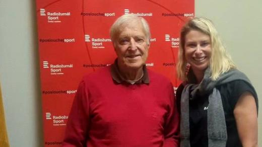 Tenisová legenda Jan Kodeš s moderátorkou pořadu Na síti Andreou Sestini Hlaváčkovou