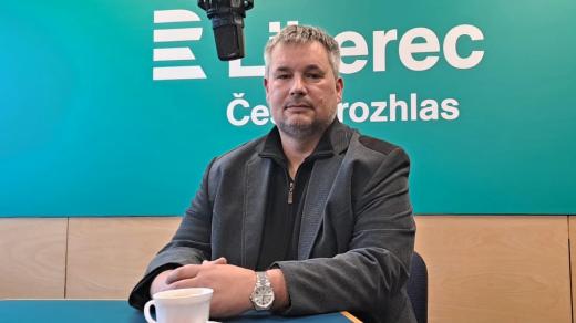 Trendy v pohřebnictví nám v pořadu O čem se mluví přiblížil Lukáš Illek z českolipské firmy Memory Crystal