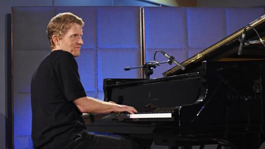 Polský jazzový pianista Piotr Wyleżoł