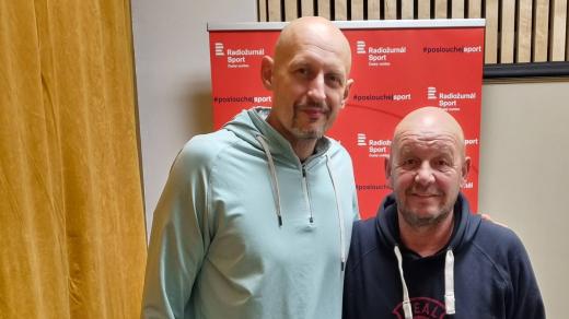 Trenér basketbalové reprezentace Luboš Bartoň s moderátorem pořadu Na place