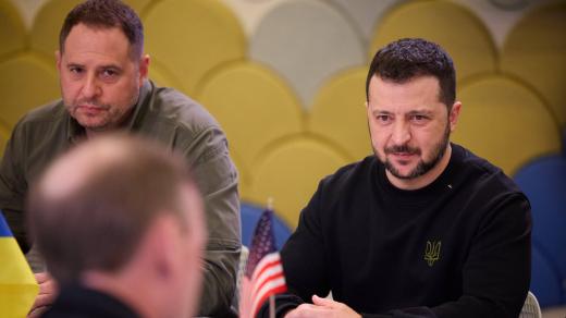 Ukrajinský prezident Volodymyr Zelenskyj (vpravo) a šéf jeho kanceláře Andrij Jermak (archivní foto)