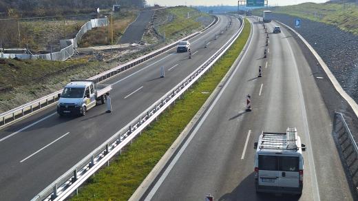 Vše je nachystáno k úplnému otevření dálnice D35 Křelov–Slavonín