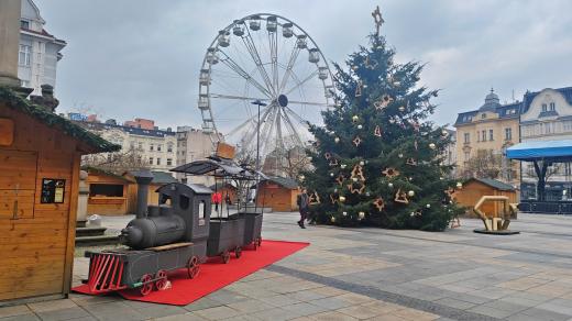 Masarykovo náměstí v Ostravě připravené na adventní trhy