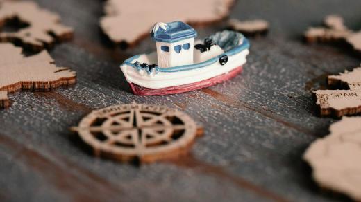 Parník, mapa, hračka